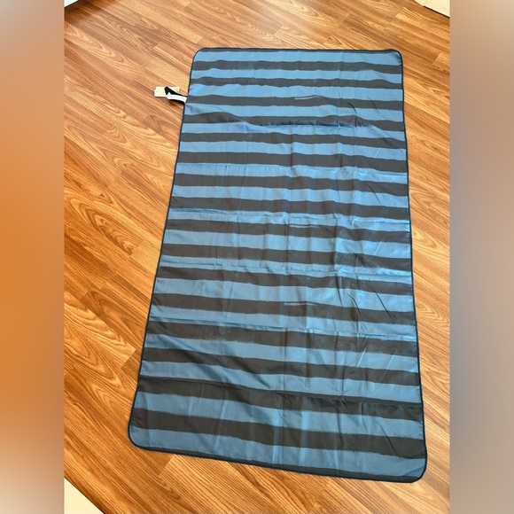 Agua Bendita Blue Botanical Towel - Picture 1 of 12